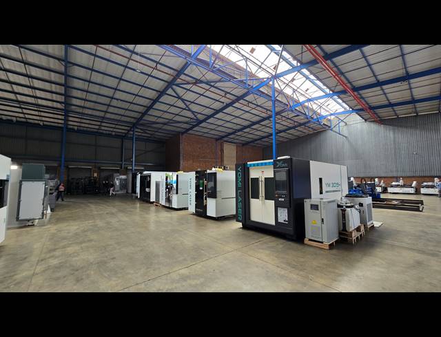 2,170M² WAREHOUSE TO LET IN SPARTAN